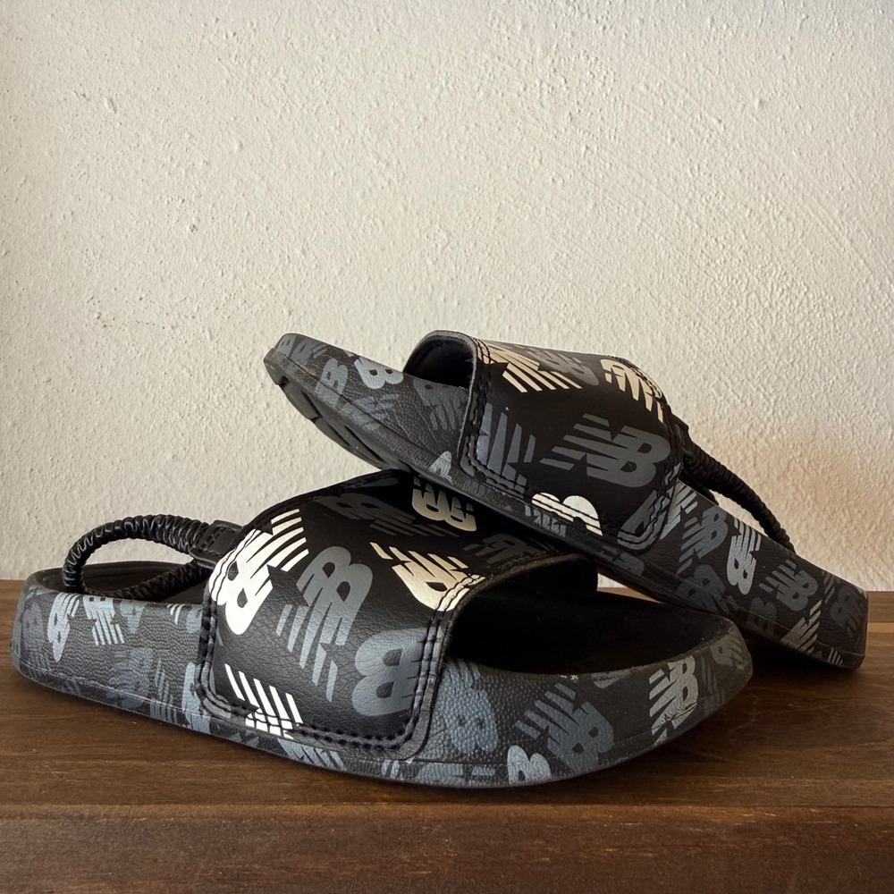 New Balance 200 Kids Slide Sandals Repeat Block Graphic Size 8‎ SIR200K3